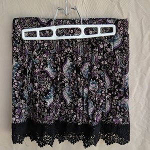 Skirt with lace details